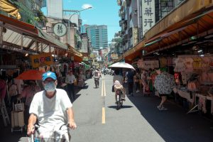 Simple Ways to Avoid Overspending During Group Shopping