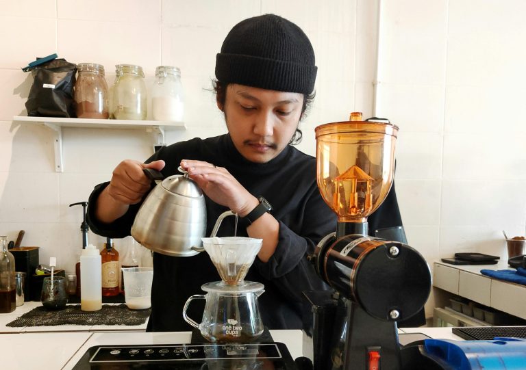 Exploring the World of Specialty Coffee Grinders and Makers