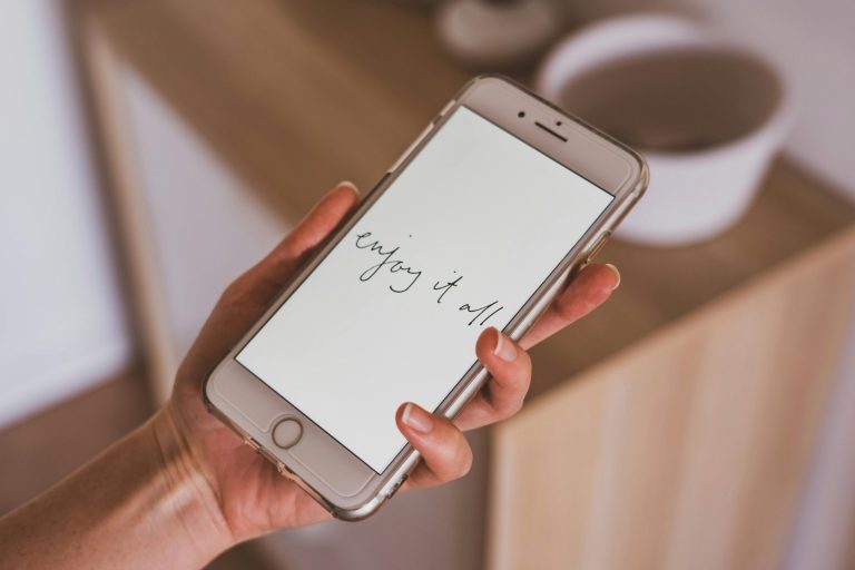 Simple Ways to Connect with Other Travelers While On the Road