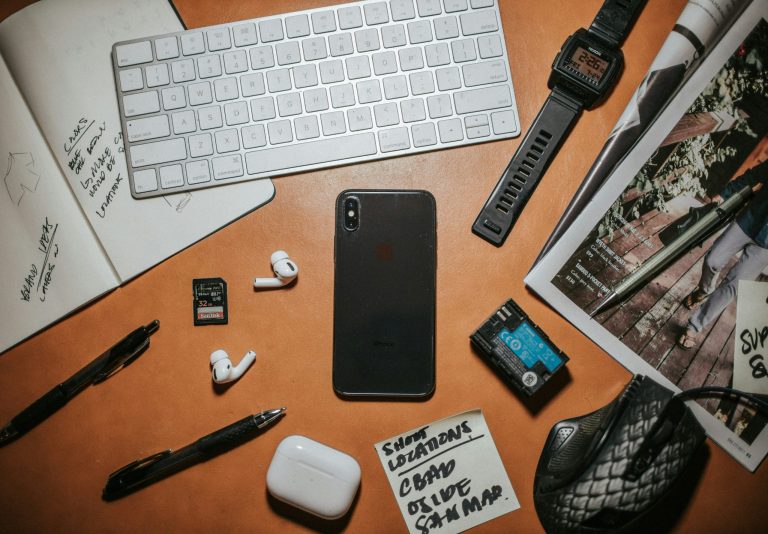 Simple Hacks for Keeping All Your Gadgets Organized and Clean